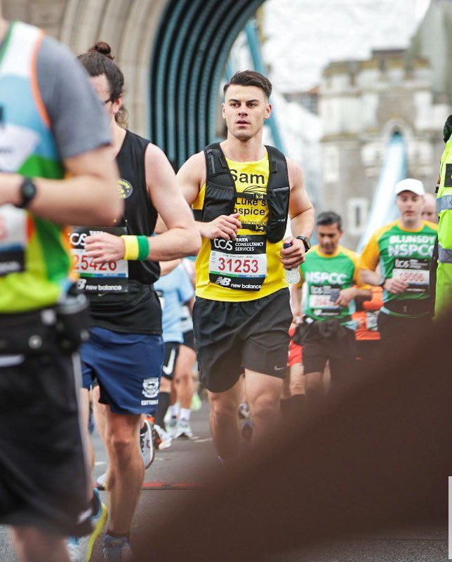 SUPER SAMMY CORNISH 🏃‍♂️

<a href="/SamCornish4/">Sam Cornish</a> completed the London Marathon in a little over 4 hours at the weekend… having trained ON TOP of playing 3,181 minutes this season! 😵 Well done Sammy 👏

Sam is raising money for <a href="/StLukesHospice/">St Luke's Hospice</a> in memory of his grandad, donate HERE 👉