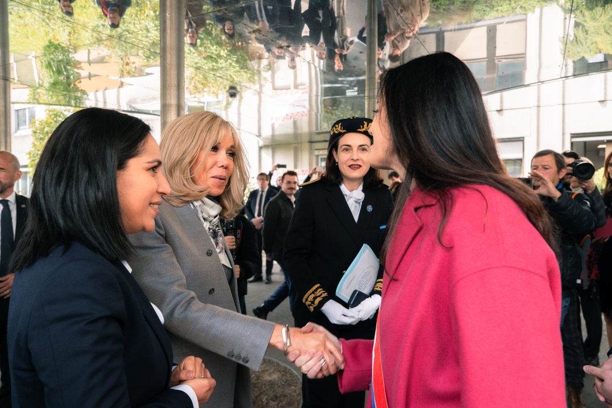 2/7 … Sarah El Haïry, ministre déléguée chargée de l'Enfance, de la Jeunesse et des Familles, et Brigitte Macron, présidente de la Fondation des Hôpitaux.