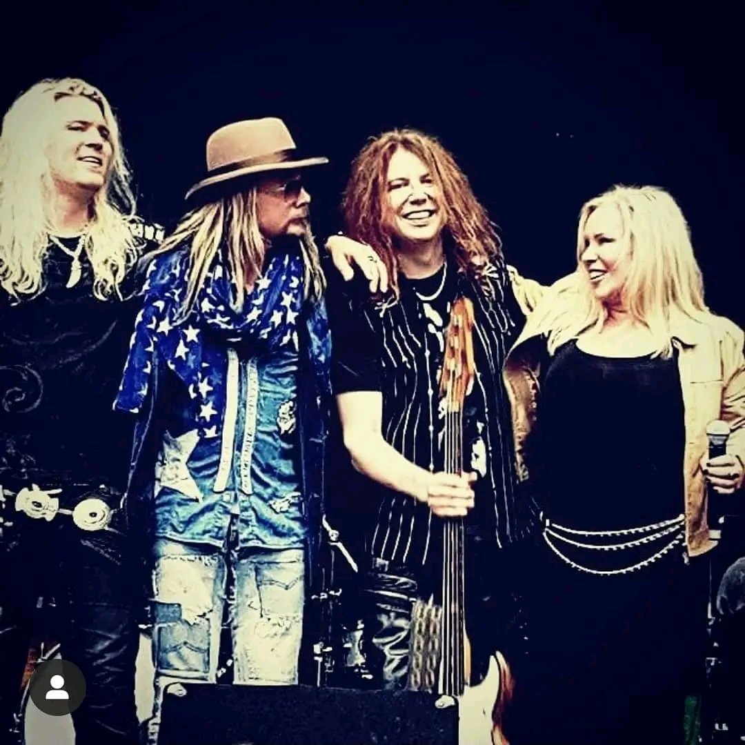 #Throwback #MartenAnderssonGroup live Karnevalen festival Stockholm Sweden 🇸🇪 Here is me with some of the awesome singers joining me and we absolutely rocked it that night! #MartenAndersson #Jakobsamuelsson #Erika #ThomasEmblad #ThePoodles #Talisman #FatalSmile #swedishpopqueen