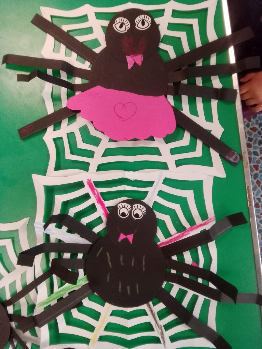 Some very fashionable spiders were created at today’s #CraftClub, to celebrate all things spring and bugs. We host our after-school craft club every Thursday from 4pm, so pop in and make something creative! (Ages 5+) @GreenwichLibs @Royal_Greenwich @Better_UK #LoveYourLibrary