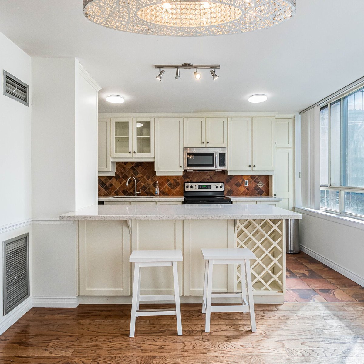 FabiolaMerza's tweet image. New Listing for leas
2 Bedrooms condo in Downtown Toronto

More Details:
view.tours4listings.com/unit-1107-633-…

Fabiola Merza
Contact us now:
- 647.891.5533
- fabiolamerza@gmail.com
- fabiolamerza.com
- 2691 Credit Valley Rd, Mississauga, ON L5M 7A1