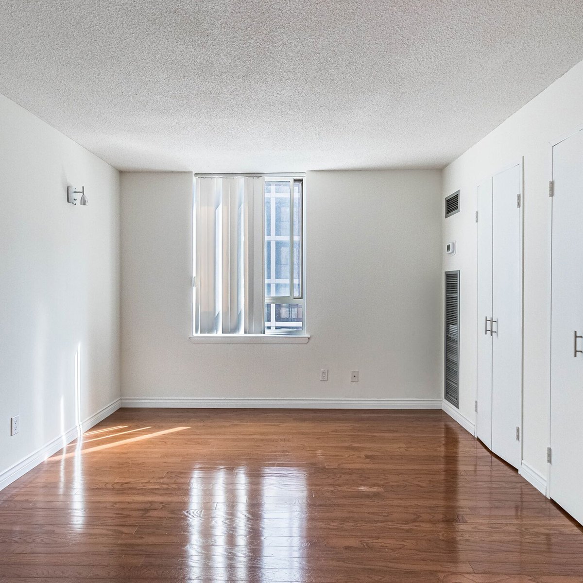 FabiolaMerza's tweet image. New Listing for leas
2 Bedrooms condo in Downtown Toronto

More Details:
view.tours4listings.com/unit-1107-633-…

Fabiola Merza
Contact us now:
- 647.891.5533
- fabiolamerza@gmail.com
- fabiolamerza.com
- 2691 Credit Valley Rd, Mississauga, ON L5M 7A1