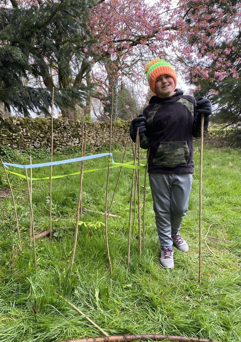 At #forestschool we noticed a number of conkers must have really liked where they’d landed. Someone thought he ought to protect the biggest shoot. 🌱💂
#springshoots #caringforplants #derbyshiredales #peakdistrict #matlock #derbyshire