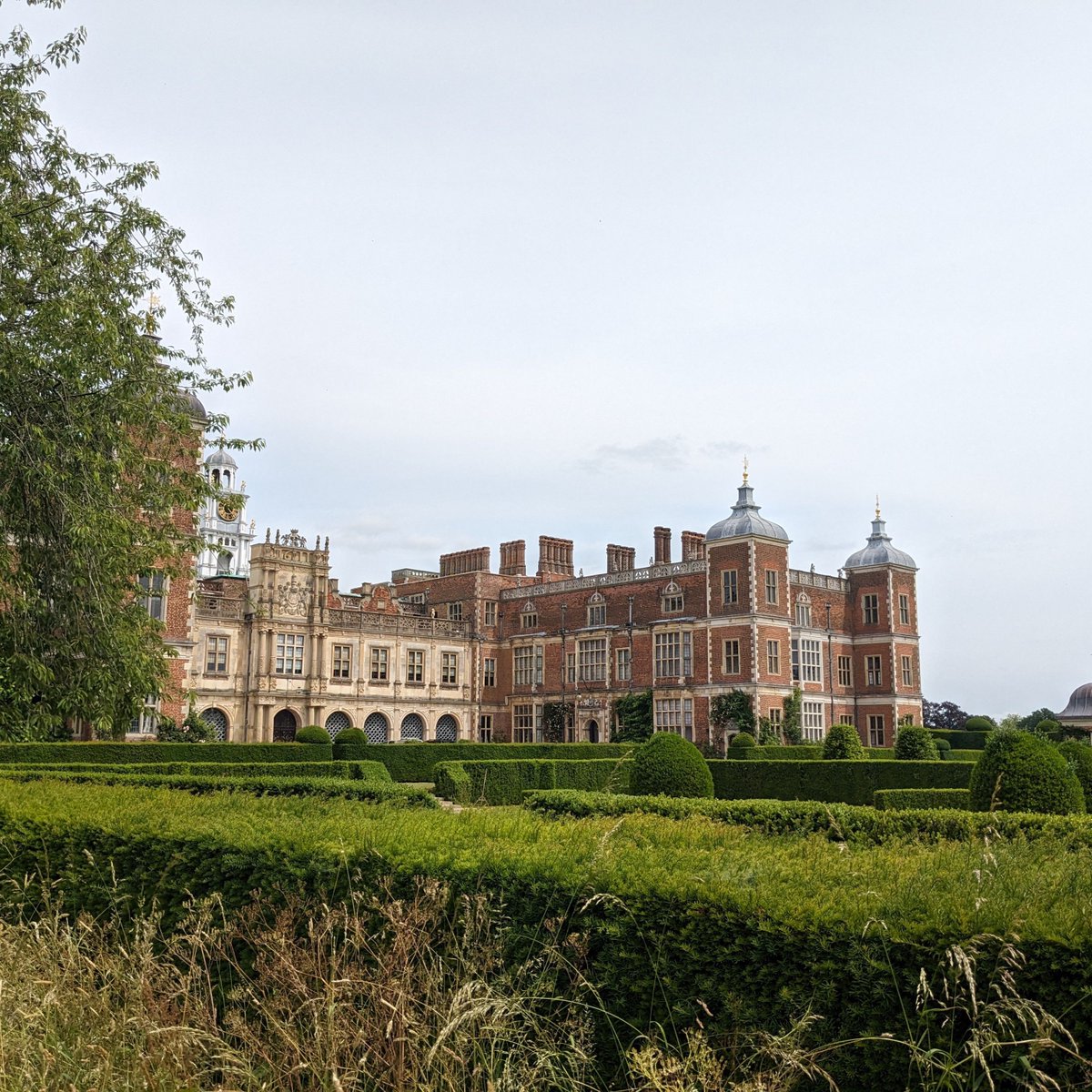 With summer around the corner in the UK, are you looking to start exploring Hertfordshire? Hatfield House is by Hatfield Station. You can explore the park and gardens, or opt to go into the house itself! Queen Elizabeth I spent much of her childhood there.