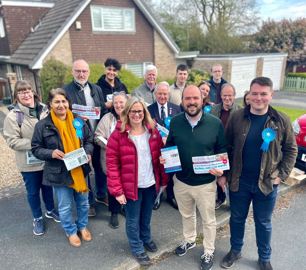 Great to be out in Baildon today with @RicHolden, talking to voters about electing a Mayor of West Yorkshire who has the private sector experience needed to deliver mass transit, brownfield regeneration, world class adult education and police who are there when you need them.