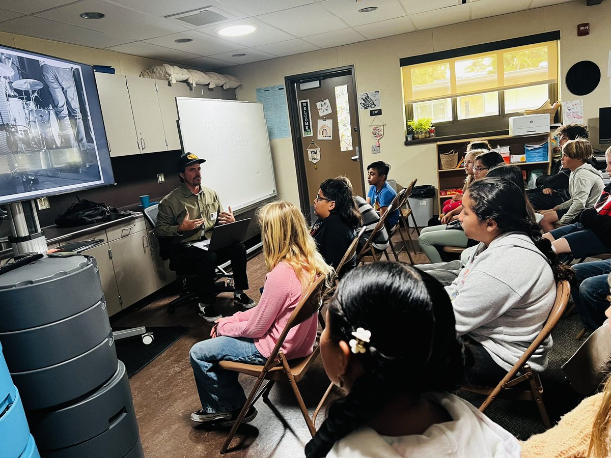 pqroadrunner's tweet photo. Roadrunners get a glimpse into their futures during Career Day! Many thanks to our presenters and our amazing school counselor! @pqroadrunner #DestinationOside https://t.co/VRCM7VbP9n