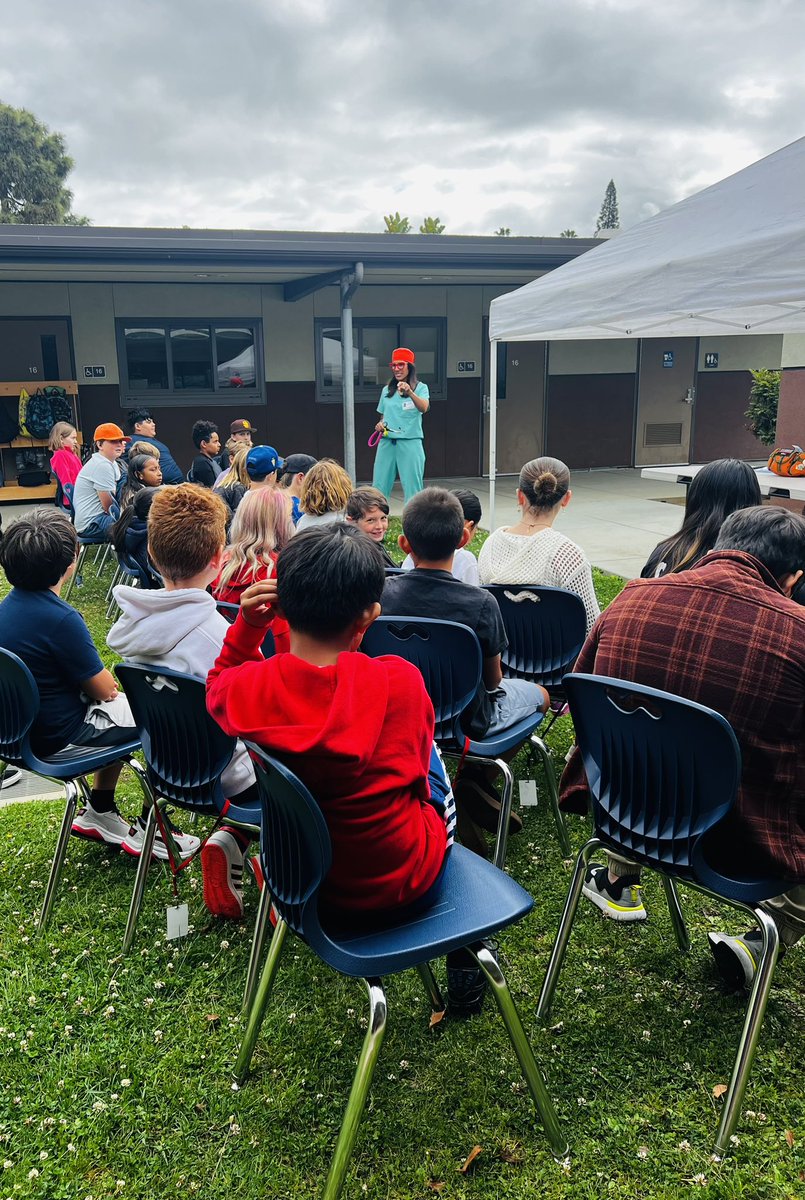 pqroadrunner's tweet photo. Roadrunners get a glimpse into their futures during Career Day! Many thanks to our presenters and our amazing school counselor! @pqroadrunner #DestinationOside https://t.co/VRCM7VbP9n