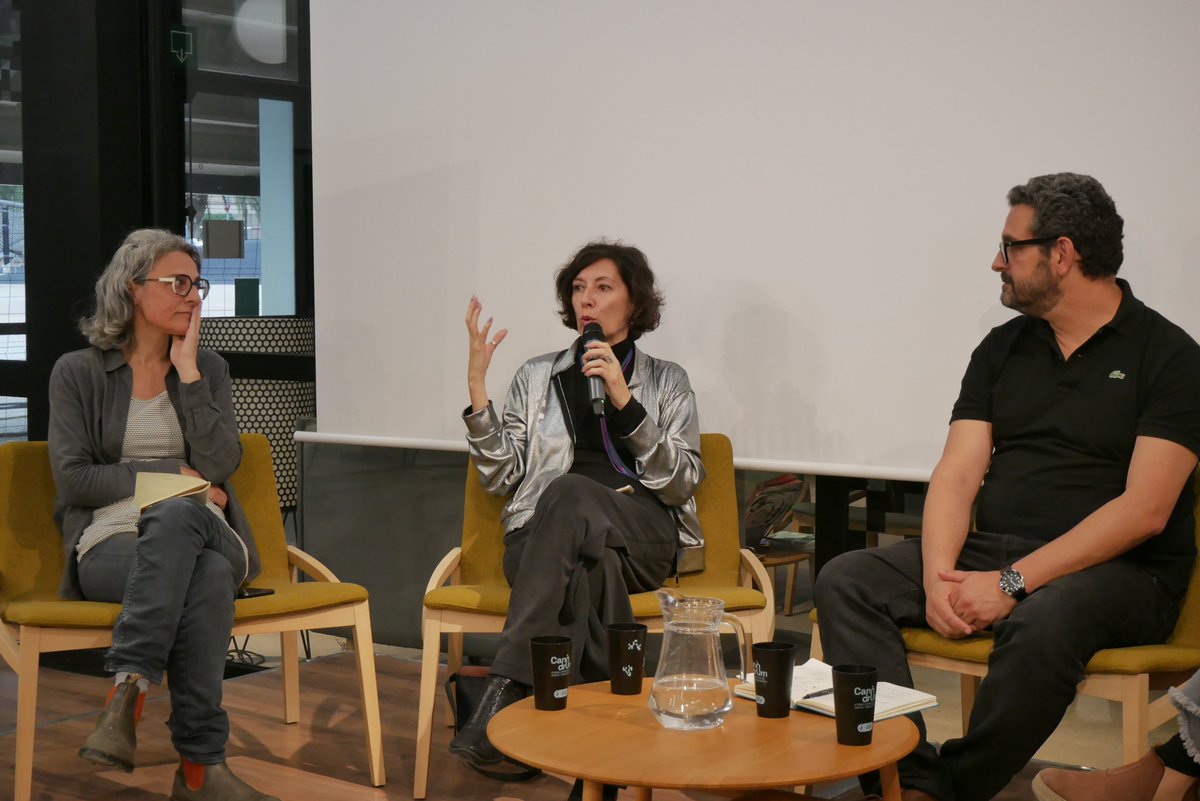 <a href="/XavierRosell/">Xavier Rosell</a> <a href="/insmilabcn/">insmilabcn.cat</a> <a href="/UABBarcelona/">Universitat Autònoma de Barcelona</a> <a href="/X_net_/">Xnet - Instituto para Digitalización Democrática</a> <a href="/UniBarcelona/">Universitat de Barcelona</a> «Volem canviar la narrativa al voltant de la tecnologia. Internet és una eina increïble! Però quan les empreses utilitzen algoritmes per generar addicció, el problema ja no són les pantalles, sinó les grans tecnològiques que hi ha al darrere.» — Simona Levi, <a href="/X_net_/">Xnet - Instituto para Digitalización Democrática</a>