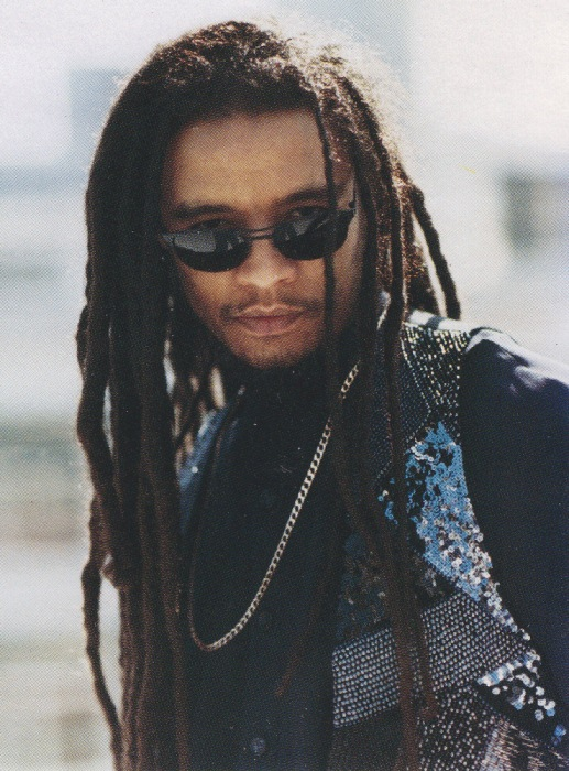 Playing right now is Wild WorldA taste of the '80s by @MaxiPriest