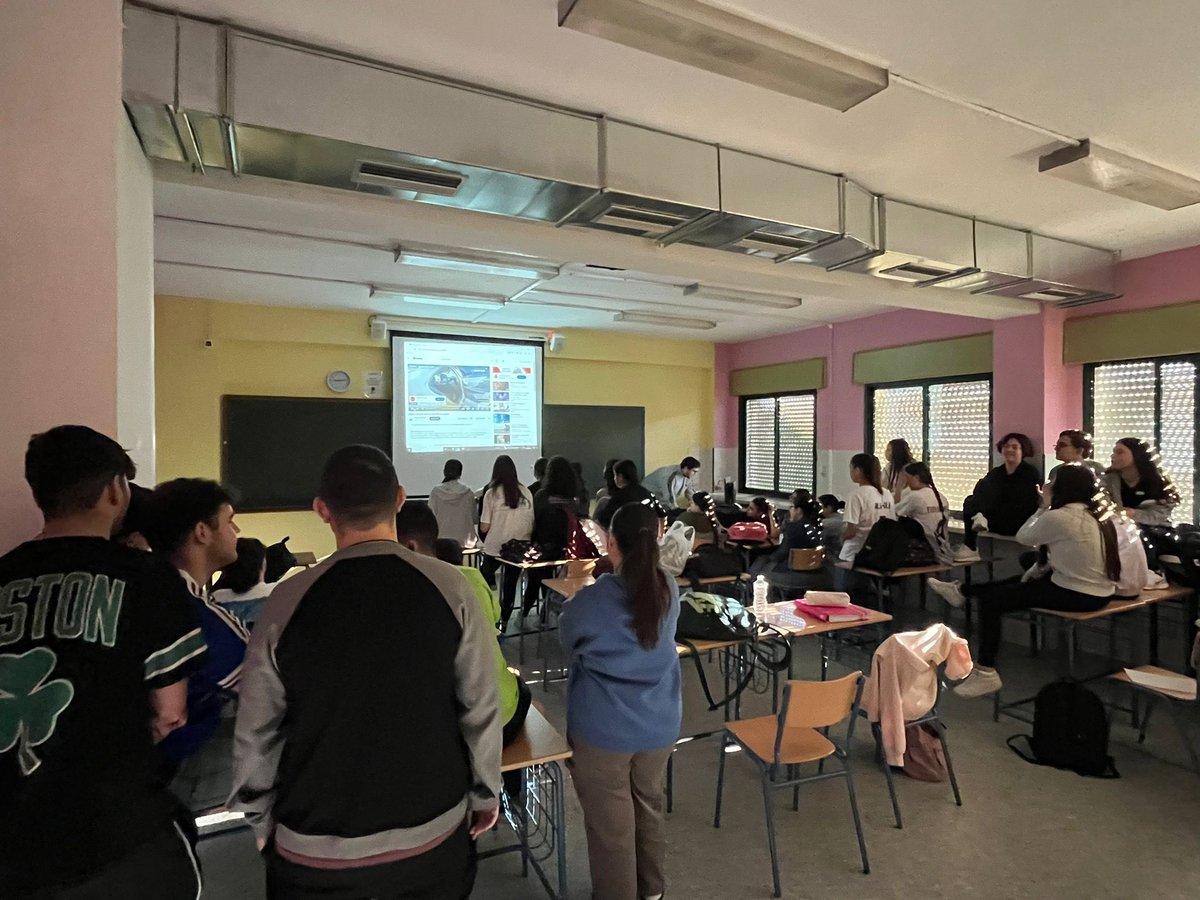 iescantillana's tweet photo. Dentro de la Semana Cultural,desde  Educación Física e Historia se ha realizado la actividad “Cien años de fútbol femenino en España:educación,cultura y deporte”con alumnos de 2º Bach,recordando los orígenes del fútbol femenino en España y la lucha por la igualdad en este deporte https://t.co/9nDJNd4lgo