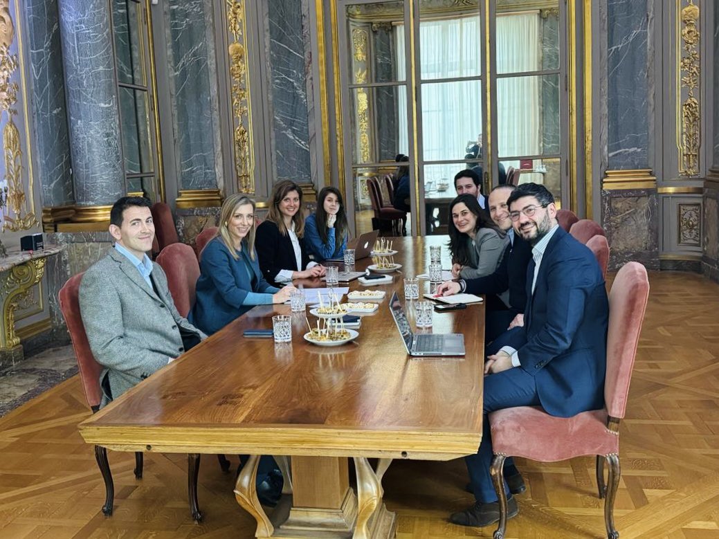L’ambassadrice de Serbie a discuté des défis de l’#IA et de la future présidence de la 🇷🇸 au sein du GPAI en 2025 avec des membres du groupe Tesla French Tech Network, des experts serbes résidant à Paris.