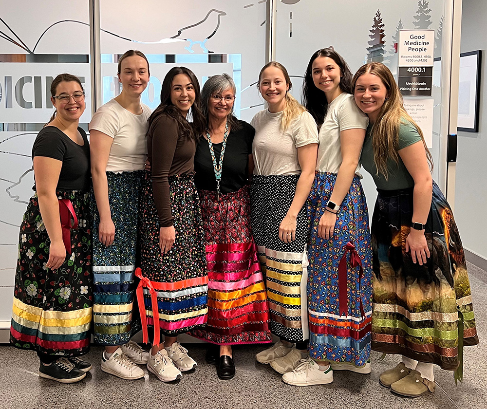 Earlier this month, a group of #USask First Nations and Métis medical students, along with staff member Val Arnault-Pelletier, participated in a ribbon skirt workshop with Métis designer Marilyn Black.