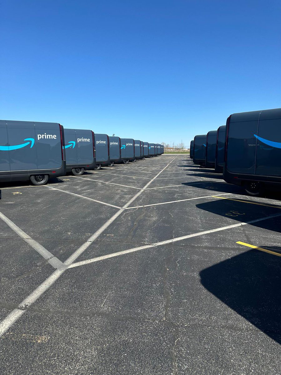 Busy day ahead at the pick-up lot! 🚗🚚 
#carshippingexperts #readyforpickup #shipmycar #amazoncars