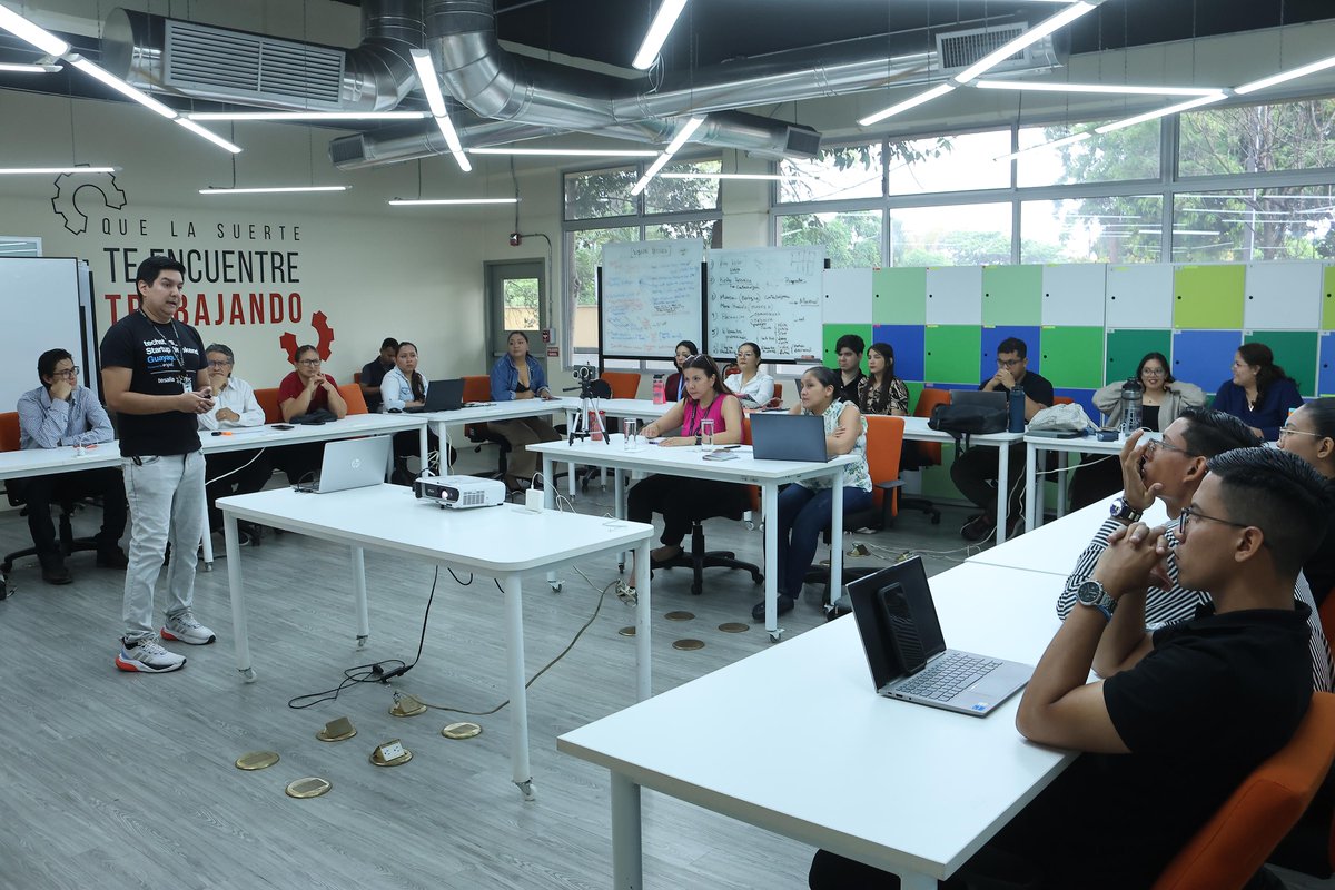espol's tweet photo. Durante el 2023, nuestro centro @i3labespol incubó y preaceleró 25 emprendimientos, como parte de su objetivo de impulsar este ecosistema. 
Conoce más sobre este importante acompañamiento para ideas de negocio con base tecnológica en el siguiente enlace: https://t.co/vyg3LMby9G https://t.co/ccKLCCKdf7