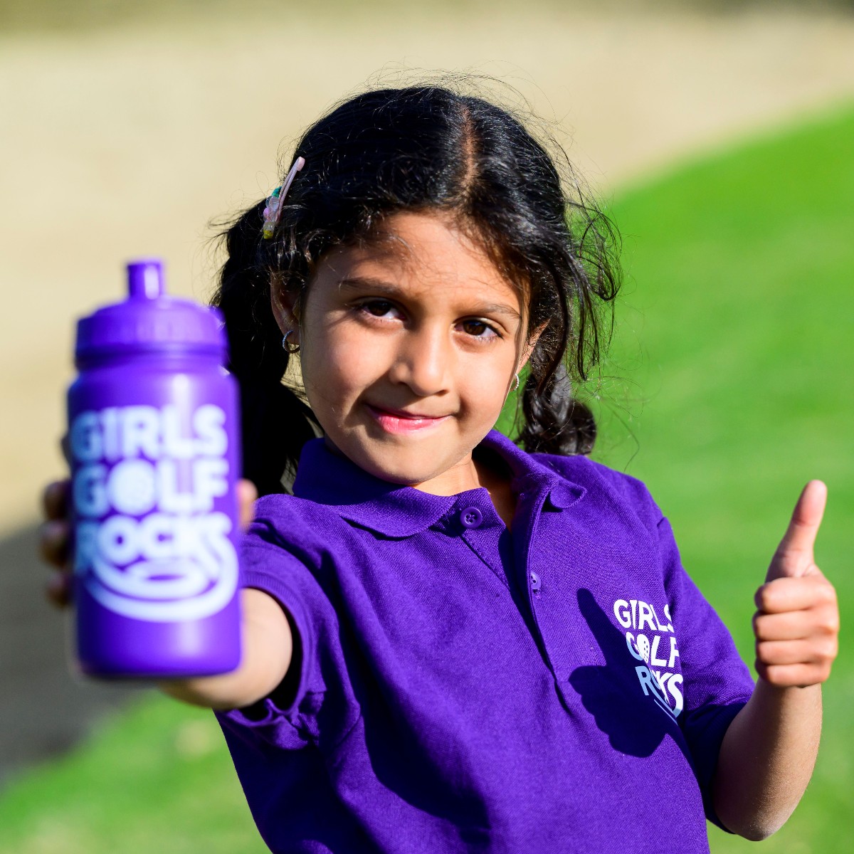 🎁 GIRLS GOLF ROCKS GOODIES! 🎁

Did you know when you sign-up, as part of your £40 payment for the course, you will receive a goodie bag, including a water bottle, drawstring bag and polo shirt? 🛍️

Book onto a course today: rocksandrookies.played.co/programmes/gir…

#GirlsGolfRocks #GolfRocks