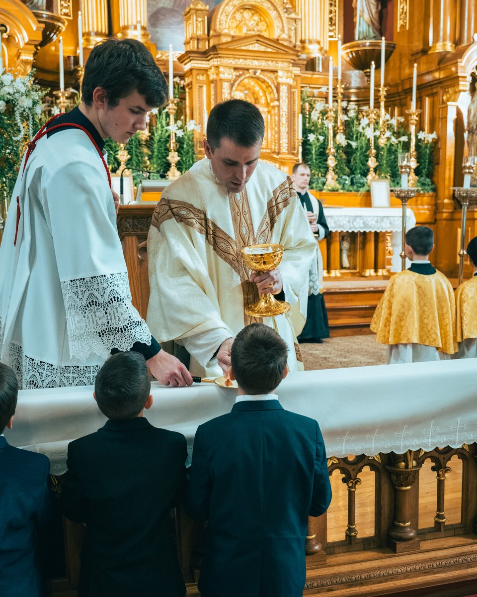 First Communion mass in @sjcantius, I was so blessed to have the opportunity to capture this beautiful event.
So many young Catholics can now fully participate in the mystery of Holy Mass by receiving the Body, Blood, Soul, and Divinity of Jesus Christ!

#catholic #firstcommunion