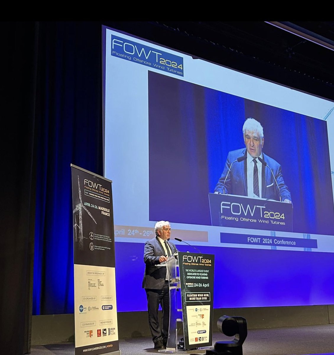 L’éolien en mer : une énergie d’avenir dont nous avons fait le choix en Région Sud ! Forts de notre 1ère ferme pilote, Provence Grand Large : ici, le salon international de l’éolien flottant a toute sa place. Merci aux élus régionaux présents @cmadrolle @AClaudiusPetit.