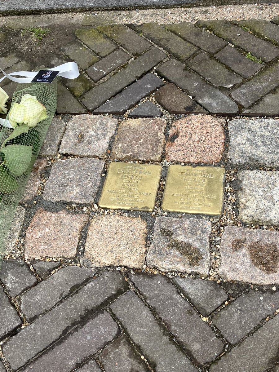 Onthulling van 7 Stolpersteine. Met o.a. nabestaanden, weth. Wisja Pannekoek, initiatiefnemer Pieter Heerens. Hiermee blijft een tastbare herinnering aan de Joodse mensen die in Schoonhoven leefden, voordat ze werden weggevoerd door een wrede bezetter en nooit meer terug kwamen.