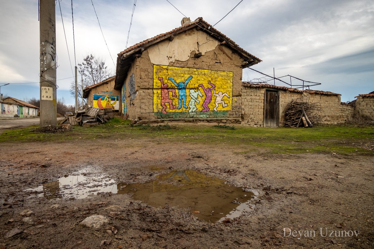 Staro Zhelezare's Timeless Street Art Canvas Captured in the heart of Staro Zhelezare, this photograph unveils the village's captivating blend of tradition and modernity. An old village house stands reborn, its walls adorned with vibrant graffiti art.