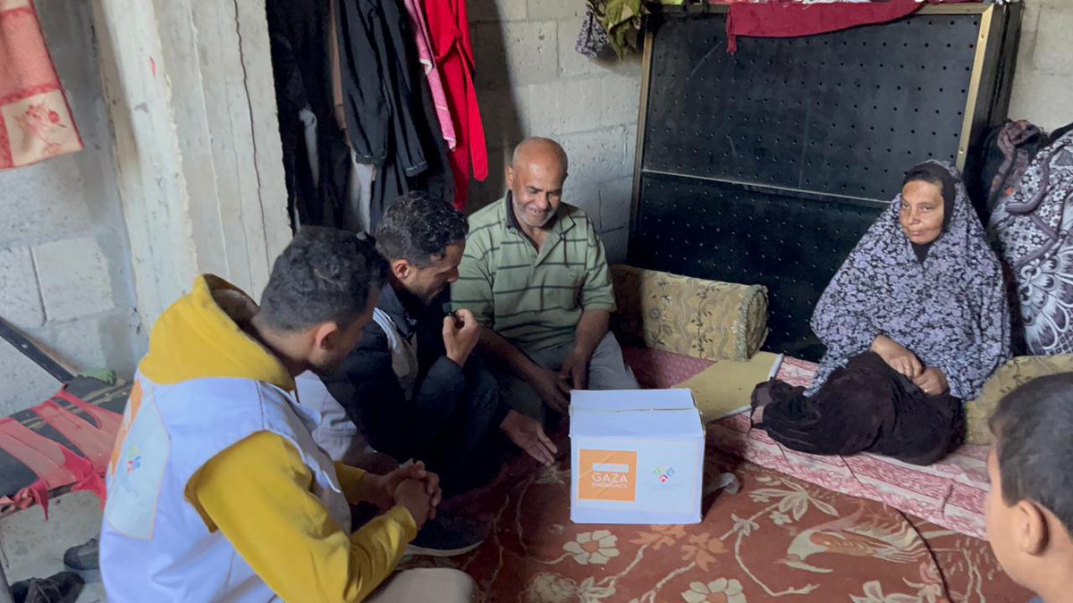 Deadly strikes are happening across Rafah, where 1.5 million displaced Palestinians are currently residing with nowhere to turn to.💔 Thanks to you, we’re providing food items across the area, so that finding food is one less thing to worry about. Click: pennyappeal.org/appeal/palesti…