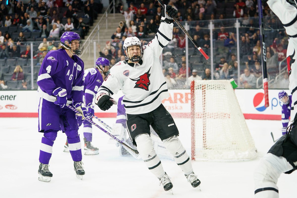 Budapest Bound!✈️ Congratulations to Dom Vidoli on signing pro overseas with Ferencvarosi TC in Budapest, Hungary! It was an absolute pleasure to have you here in a Maverick sweater last season, Dom. #OmahaHKY