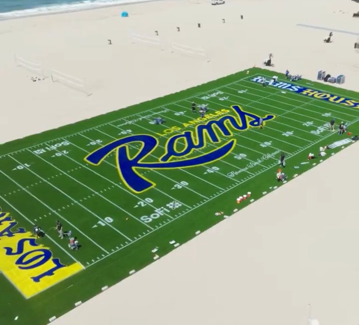 The Rams need to make this their 50 yard line home logo