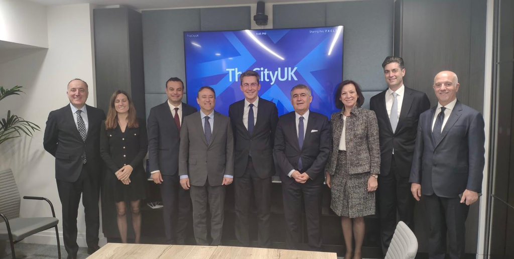 Londra temaslarımız kapsamında @citylordmayor Michael Mainelli ve CityUK CEO’su Miles Celic ile bir araya geldik. Görüşmelerde İngiltere’de makroekonomik görünüm, Türkiye – Birleşik Krallık arasında ticaret ve yatırım fırsatlarının arttırılması ve ticaretin önündeki engellere…