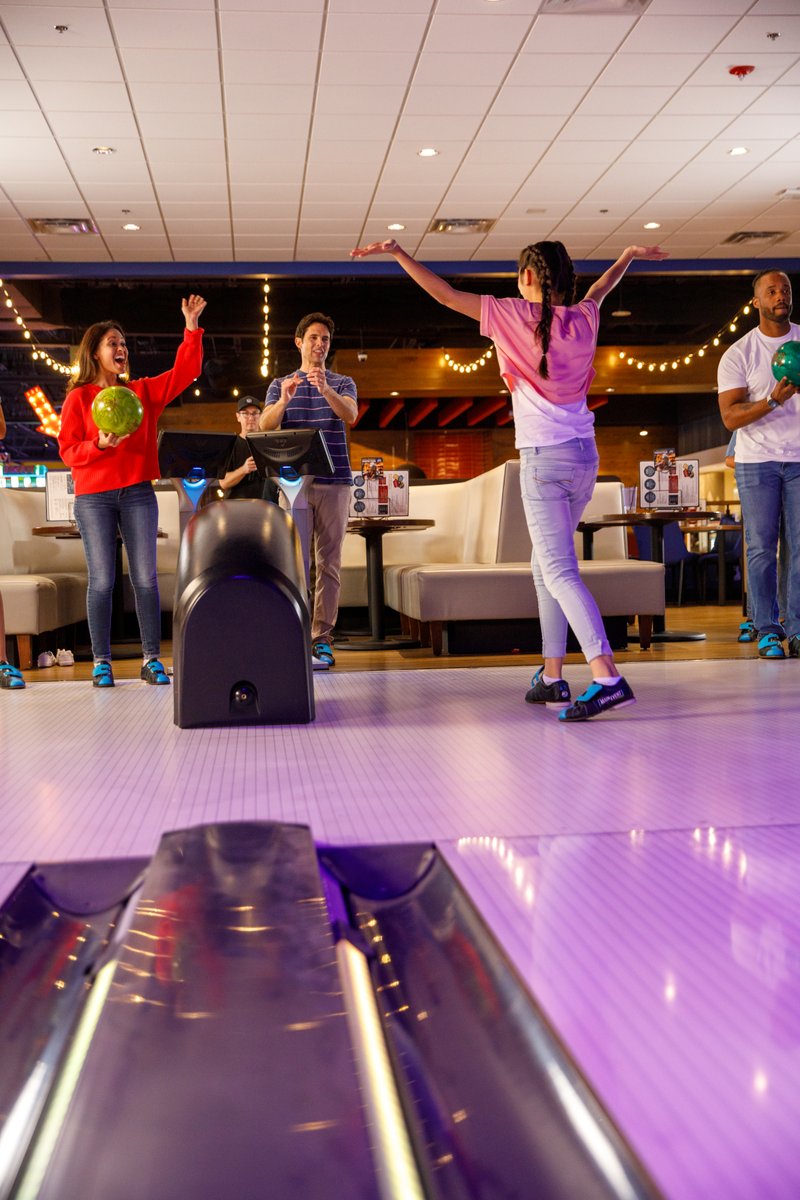 Main Event 🤝 Kids Bowl Free Get two free games of bowling every day with kids bowl free. Check out the deal below and see participating locations! mainevent.com/specials/kids-…