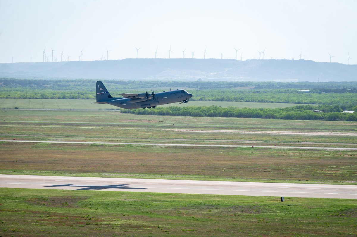 Texas➡️Guam...26 hour flight! 

A Dyess C-130, equipped w/ external fuel tanks flew a 26 hour Maximum Endurance Operation to Andersen AFB, Guam, validating the aircraft's extended range capabilities & showcasing the multi-day mission capabilities of #MobilityAirmen! 
@US_TRANSCOM