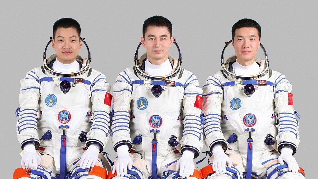 Çin Shenzhou-18 insanlı uzay aracını fırlattı 📌Ekip 80'li yıllarda doğanlardan oluşuyor 📌Uzay görevleri neler olacak? cgtnturk.com/cin-shenzhou-1…