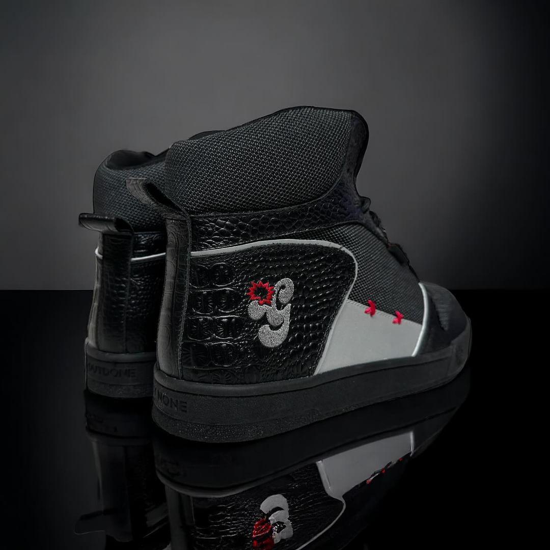 swerveconfident's tweet image. This past Sat, i made history winning the @aew championship while also debuting my Promenade high top silhouette in my own special “pressure” makeup “co-designed with my brother in arms @FlashGarments. Upper consists of faux croc and gator panels with tactical ballistic mesh, 3m…