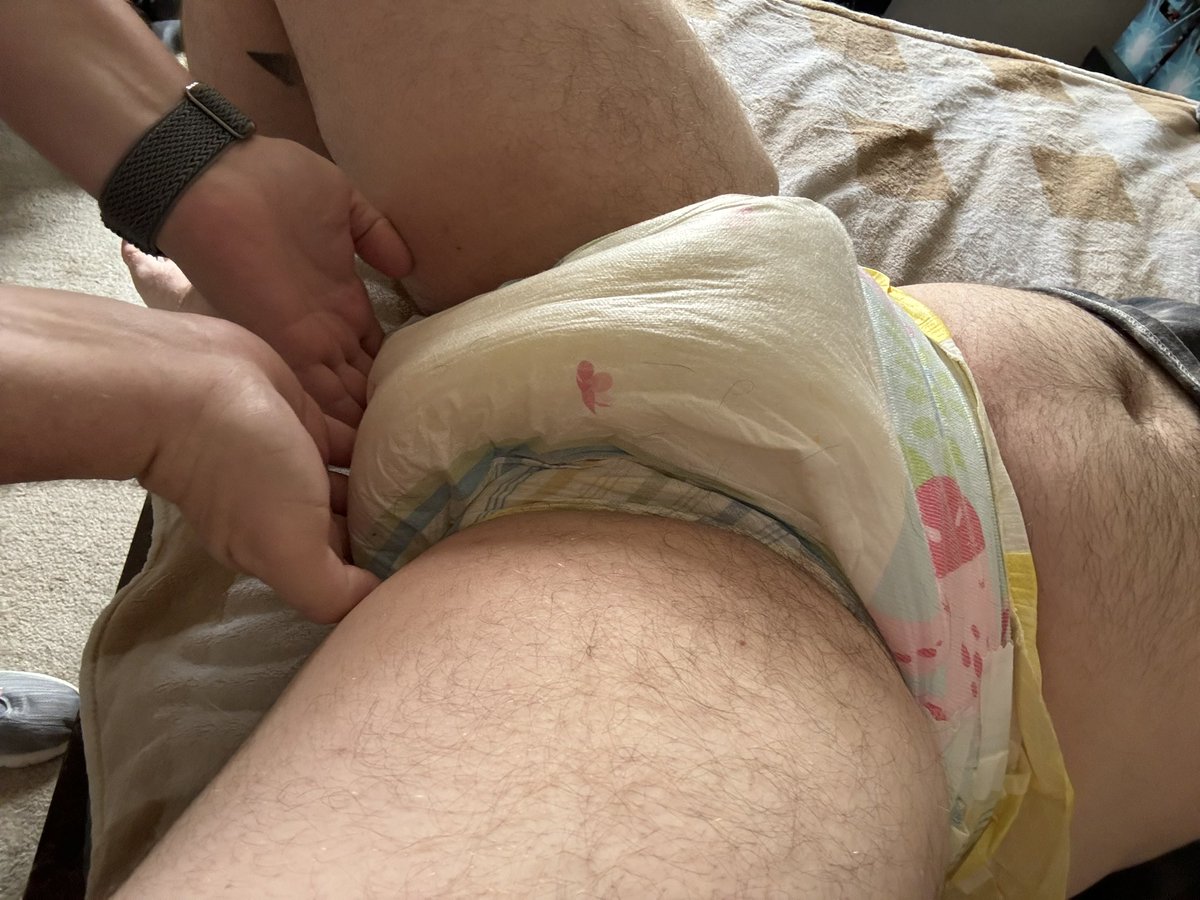 SheppyBen's tweet photo. When papa has to help you lift the diaper sag 👀 https://t.co/zS7bcSRRdN