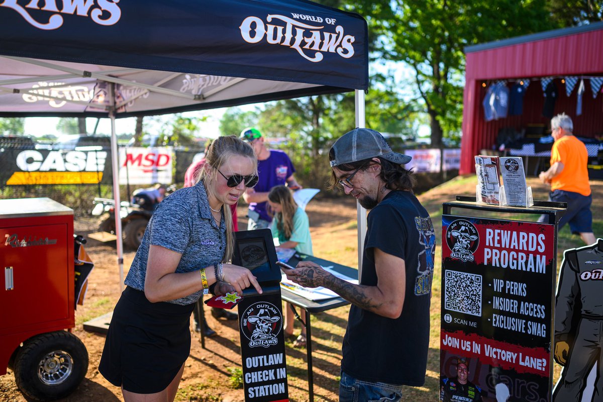 Have you signed up to “Be an Outlaw” this season? 🤠 You can win perks to each @CaseCE Late Model race - including @ToyotaRacing Pace Truck rides, pictures with the Feature race winner, merch discounts and more! Visit be-an-outlaw.com to get signed up!