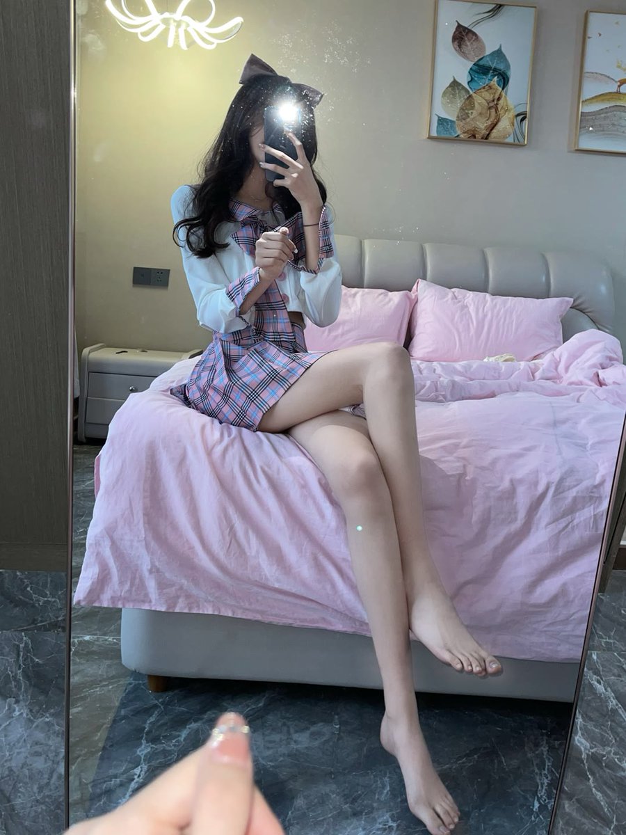 kinnalicious's tweet photo. 怎么突然睡不着��� 突然感觉好想被放进去呀 哼 现在这个身体欲望是越来越不听劝了  这种感觉好讨厌呀 哼 有成熟的哥哥可以来解决 妹妹欲望的大宝吗 https://t.co/S90o36eDzy