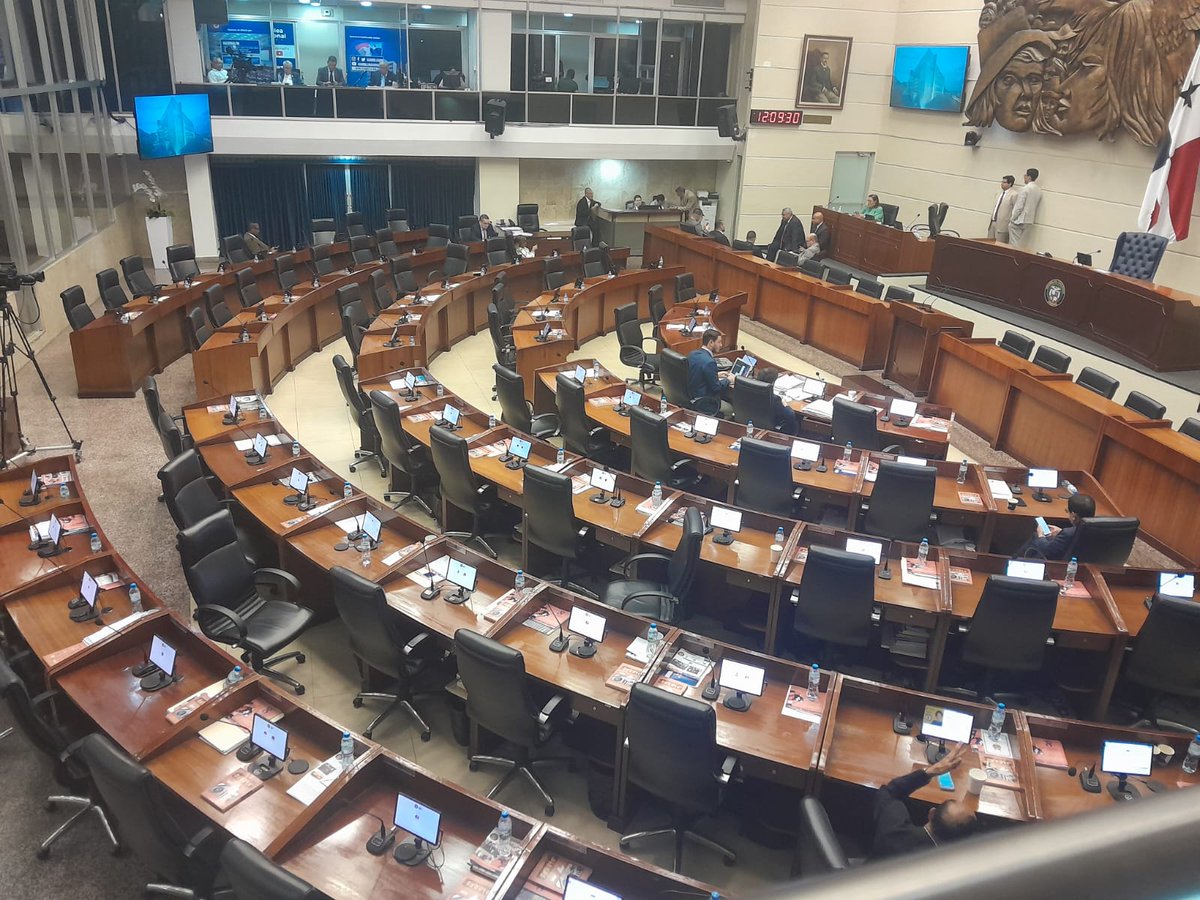 A esta hora así se encuentra la Asamblea Nacional ante la falta de quorum para iniciar la sesión de este jueves.

#RPCRadio