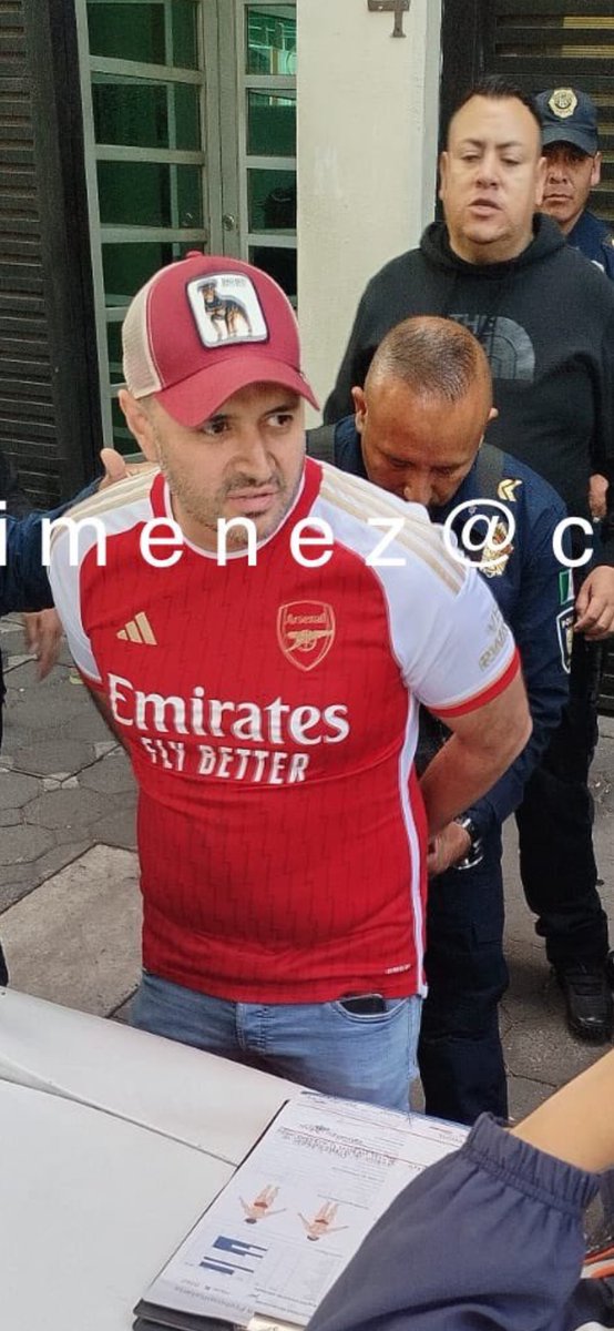 IvonneTheresaC's tweet photo. Tendrá algo que aportar @HectorMoraM1 a esta situación en la que se encuentra su mejor amigo el asesino @HugoTorresCDMX , el señor es suplente ( de ahí no pasa) de @ReneVivanco habría q ver sus patrones … ambos con adicciones, es peligroso también. Porta armas. https://t.co/FQ2A9NKURR