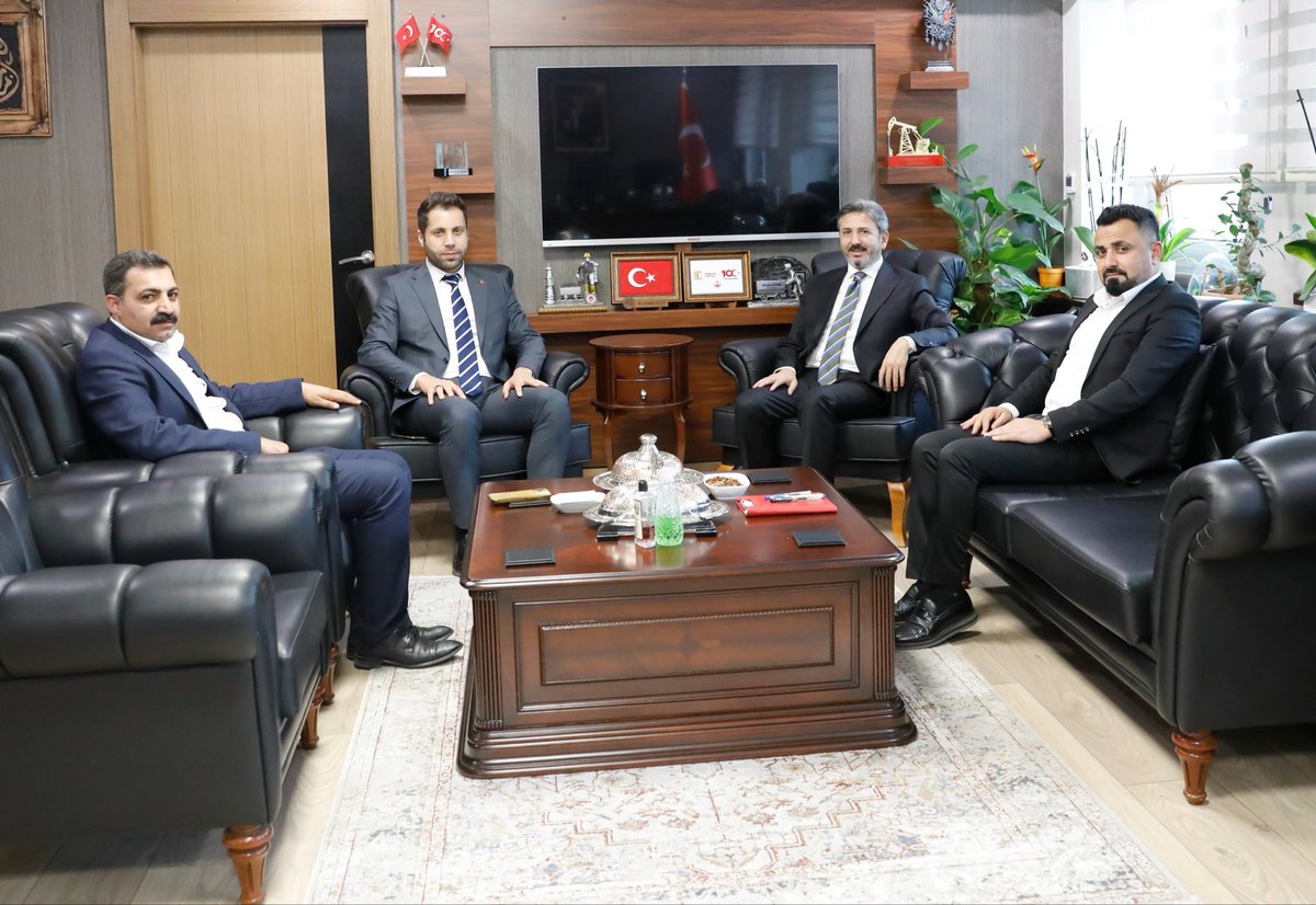 AK Parti Besni İlçe Başkanımız Sn. Murat Güner ve Yönetiminden Ömer Ertürk ile Yusuf Çalım’ı @csgbakanligi’nda ağırladık. Değerli misafirlerimize nazik ziyaretleri için teşekkür ederim.