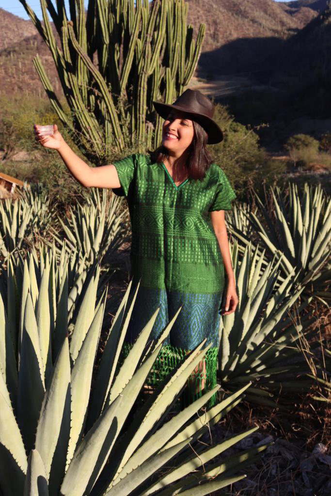 fabi_artetextil's tweet photo. Que la vida te sonría y más con un mezcal !
Colección #Mezcal
💃 @denachaja
📸 #ToñoSerra
👗#FabiolaCalvo https://t.co/lfLSLtq3tD