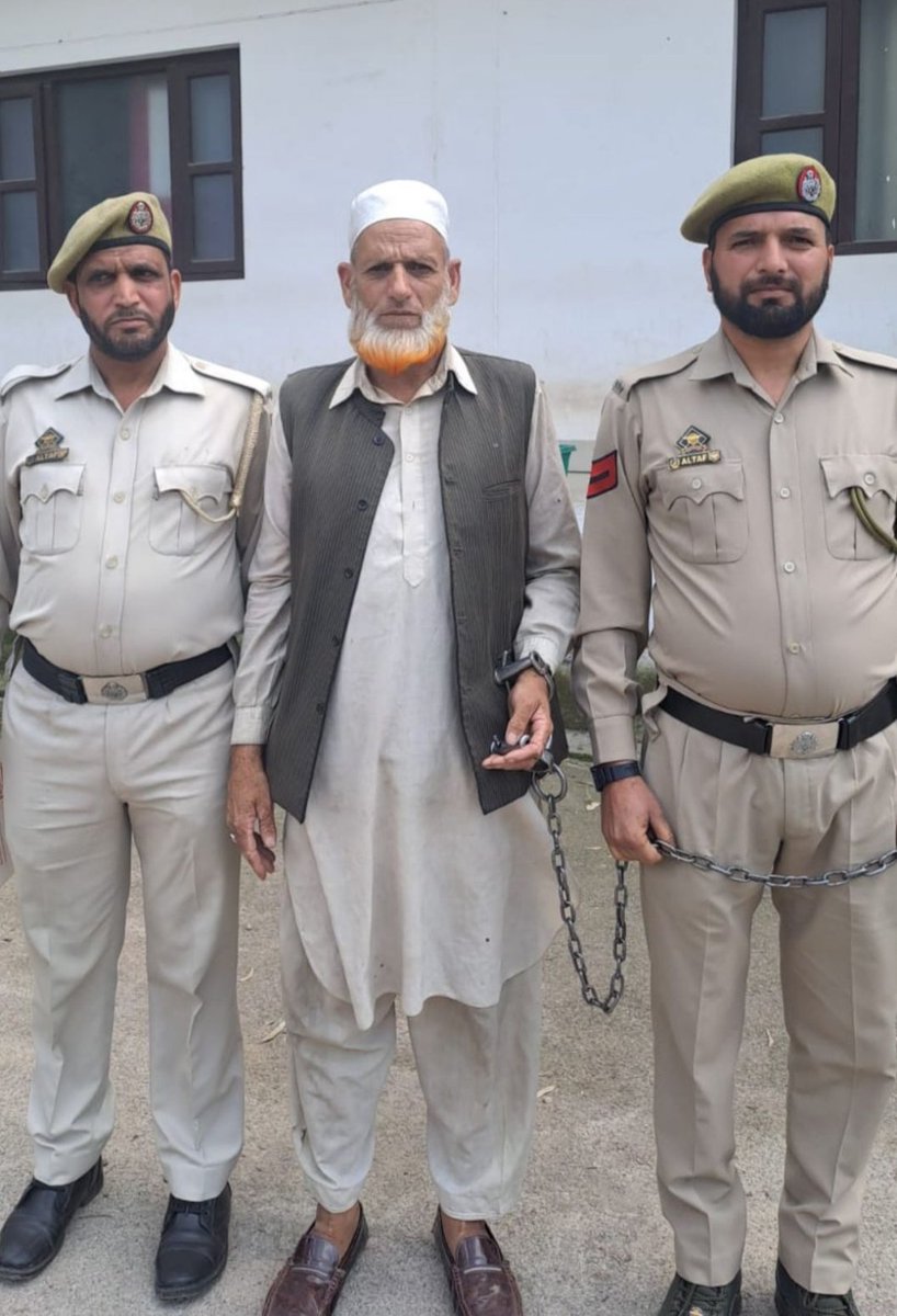 District Police Poonch apprehended Naseer Ahmed of Sangla Surankote, accused of committing mischief by fire. He was absconding since 2011.@JmuKmrPolice @ZPHQJammu