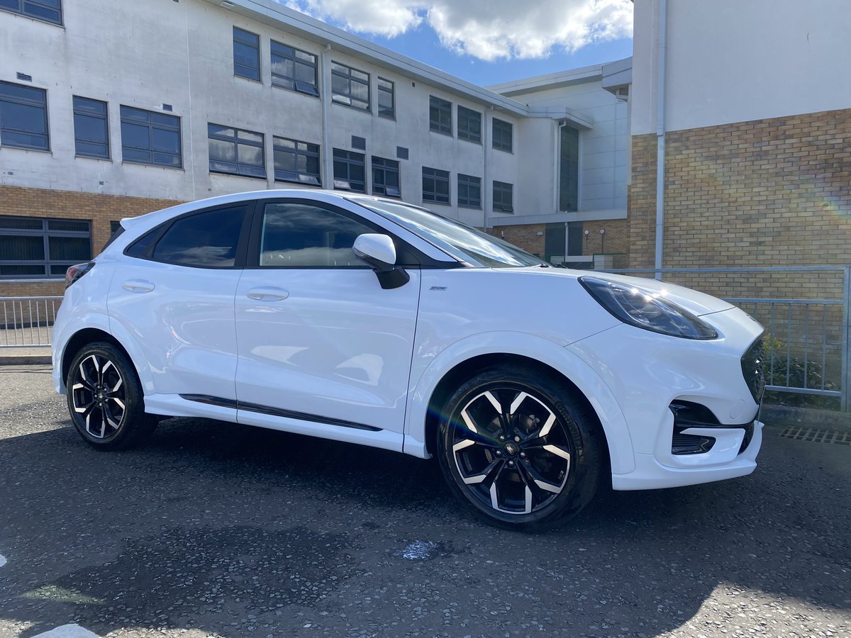 The car valeting team @AsnCalderside have been outstanding & today was their best performance👏 3 pupils got the opportunity to be team leaders with another pupil checking the 3 teams quality of work & carrying out quality control check A great team👏 @caldersideac