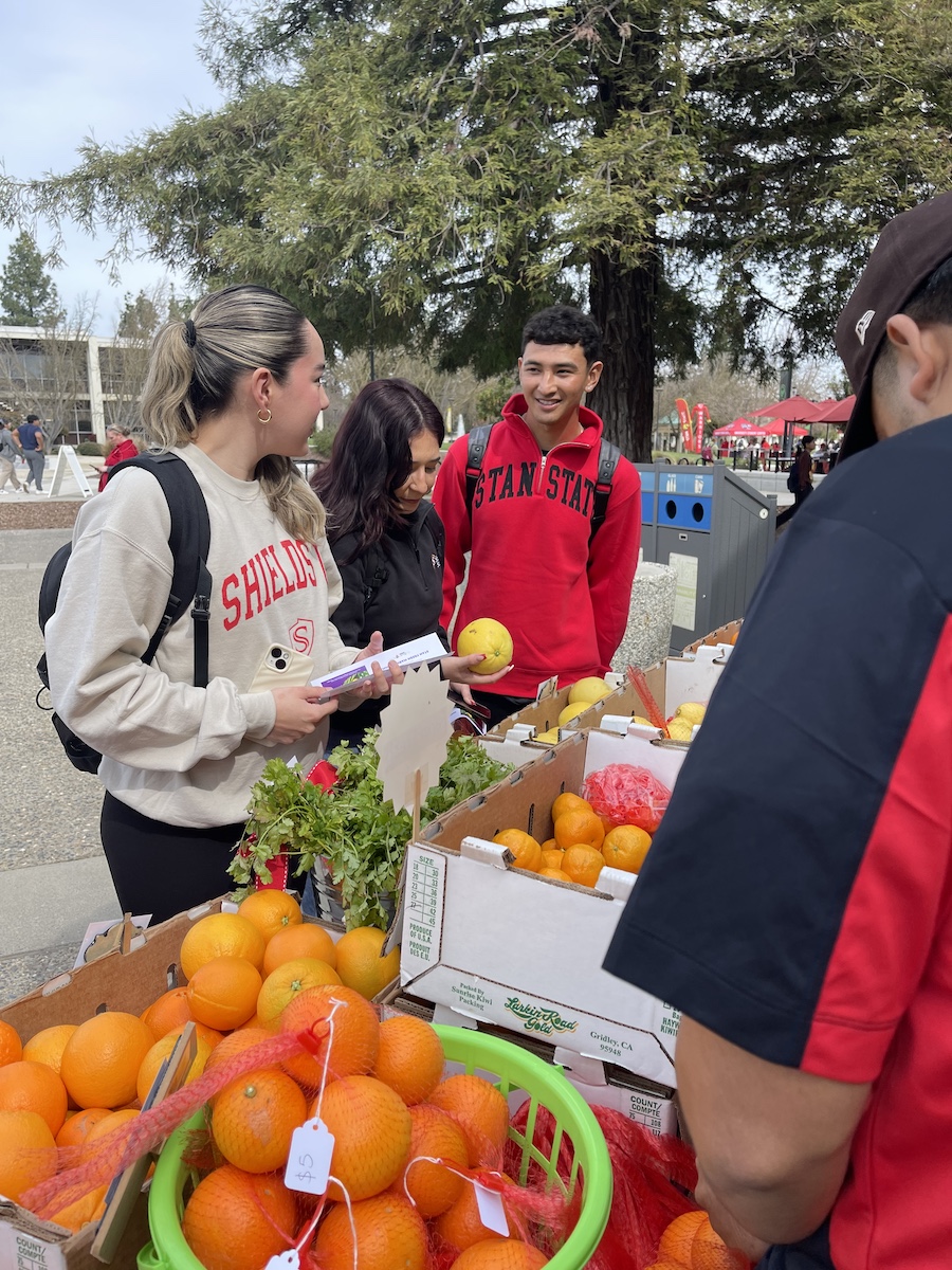 Don't miss the next StanFresh Market: 📆 Wednesday, May 1 ⏰ 11 a.m.-1 p.m. 📍Main Dining Patio Booth Payment methods include, cash, credit, debit and meal plan.