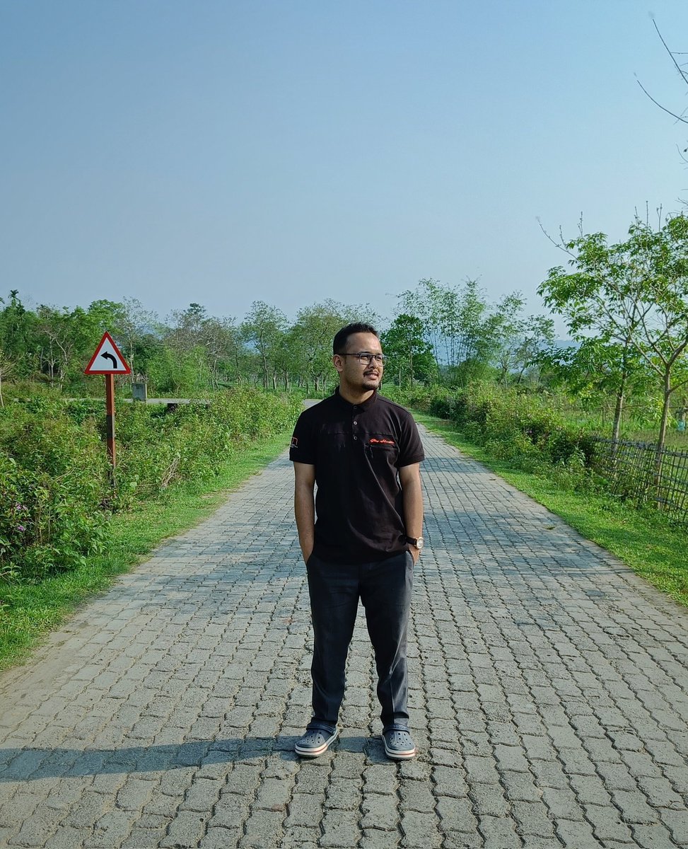 NeogParag's tweet photo. Amidst Nature https://t.co/T74sxpExHA