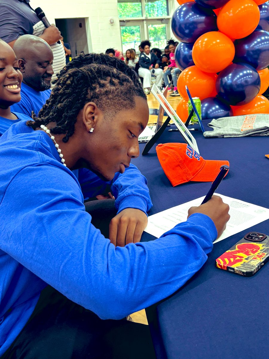 Ready to work!! #GoLakers #signed