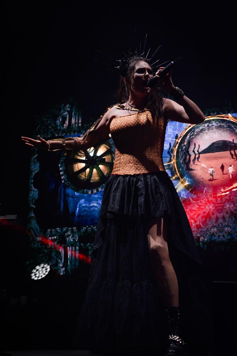 SharonDenAdelFanPage tweet media