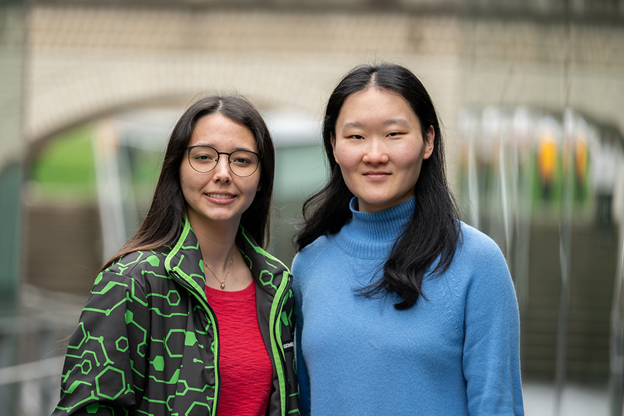 .@Physics_CMU students Katherine Parry and Yunshu Li were awarded Goldwater Scholarships. cmu.edu/mcs/news-event…