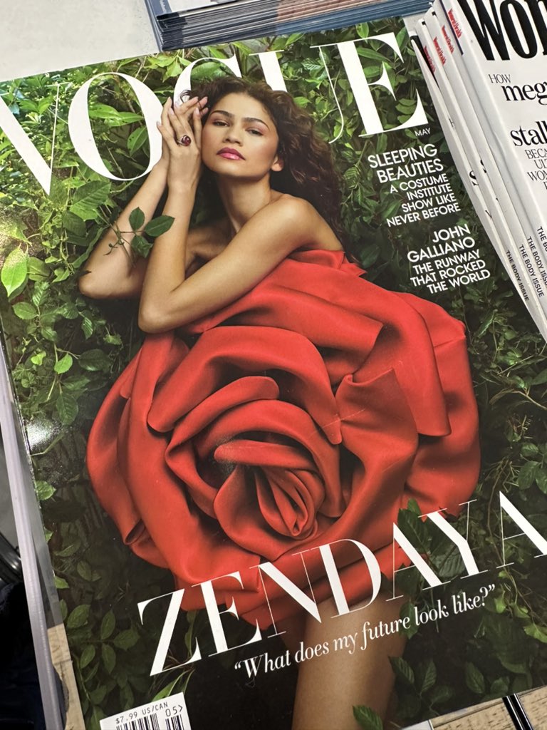 ChristinaFDTV's tweet image. Well damn, now what am I going to wear to Derby? 

(seriously though, how beautiful is Zendaya)