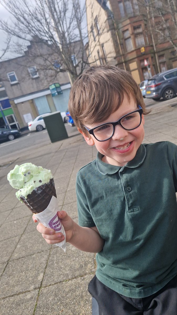 HeatherKchn's tweet photo. Today I've submitted my last essay of uni! The kids have been absolute superstars and so understanding of me needing time on my laptop, so to celebrate we got ice cream after school. So proud of them and it's even more heartwarming that they are so proud of me. https://t.co/0mBzVeJFsu