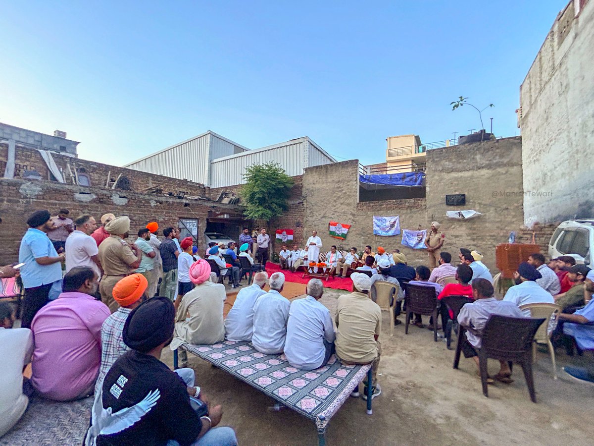 Wonderful conversation with the people of Village Hallomajra, Chandigarh, in a meeting organised by Sh. Kaptaan Singh, discussing their hopes and aspirations and promising to fulfill them when Congress comes to power. Chandigarh Congress Committee President Sh. @LUCKYHSINC and…