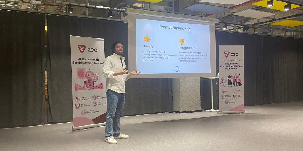 digitalzoned's tweet photo. 🌟 İkinci oturumumuzda, @popupsmartcom CEO’su @elbeyoglu , yapay zekanın müşteri hizmetlerini nasıl dönüştürebileceğinden bahsediyor! 🚀

#Digitalzone #Meetups #Ankara https://t.co/foC4OHUxQn