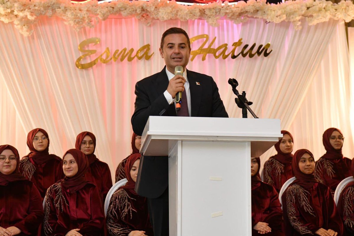 ahmetakin's tweet photo. Karesi Kaymakamlığı ve Karesi Müftülüğü'nün düzenlediği Esma Hatun Kız Kur'an Kursu Hafızlık Merasimi'ne katıldık. https://t.co/g6DPhGHogF